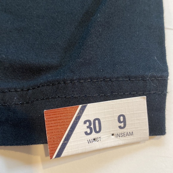 Izod SZ 30 Black Modern Fit Pull On Flat Front Shorts New D34 - Picture 4 of 10